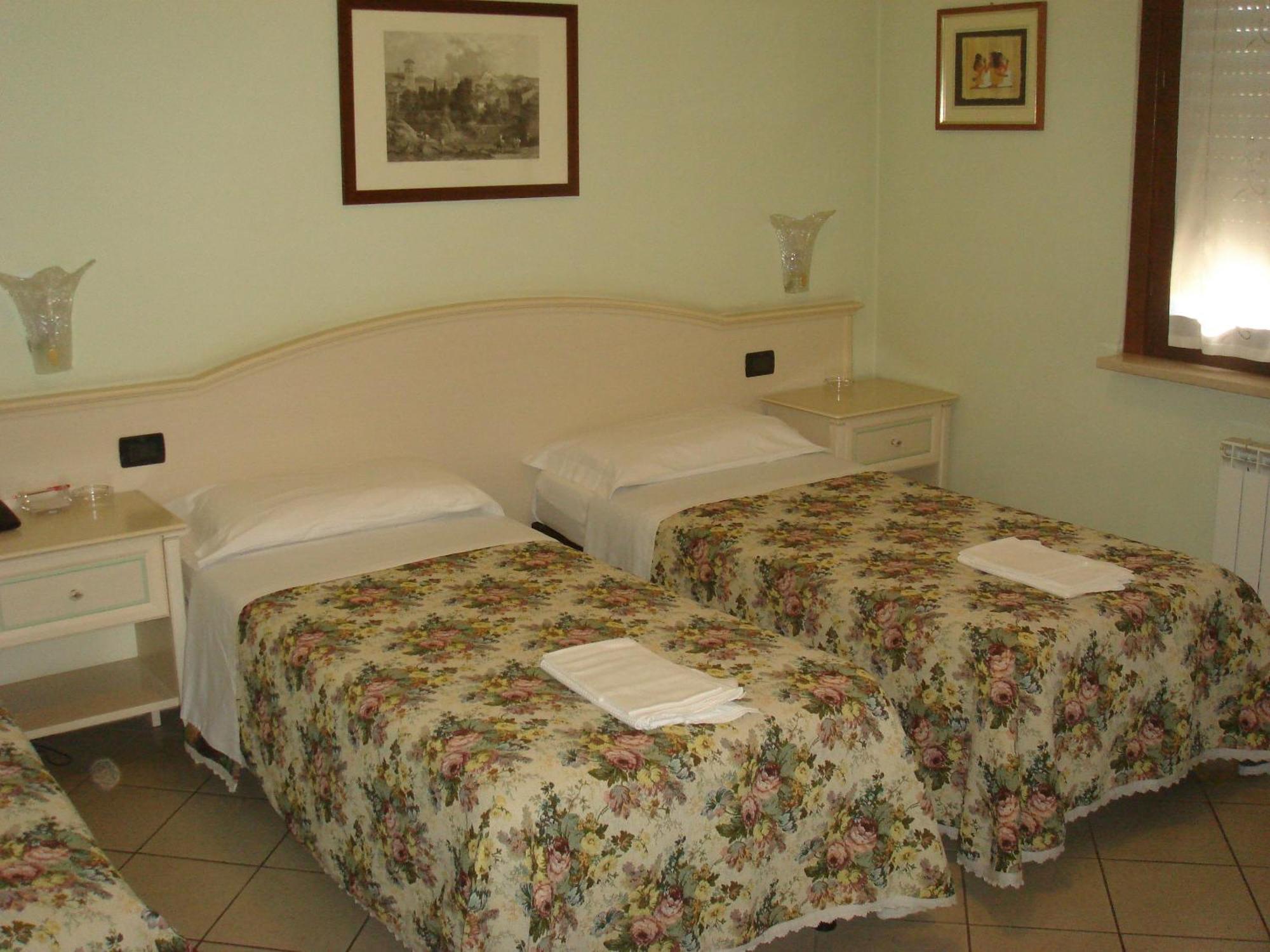 Albergo Il Gufo Парма Стая снимка