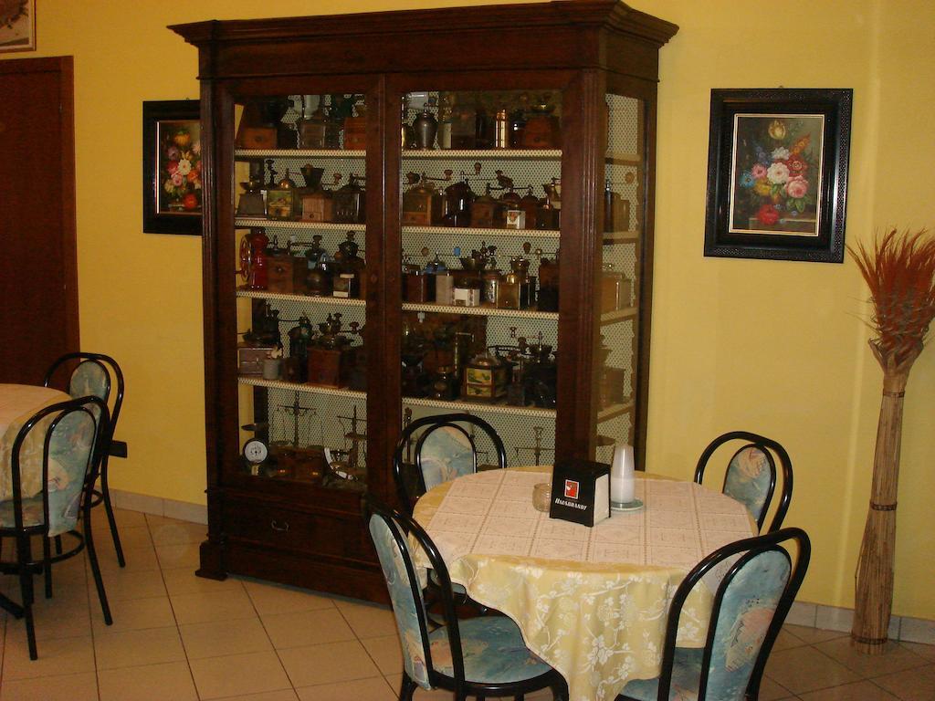Albergo Il Gufo Парма Екстериор снимка