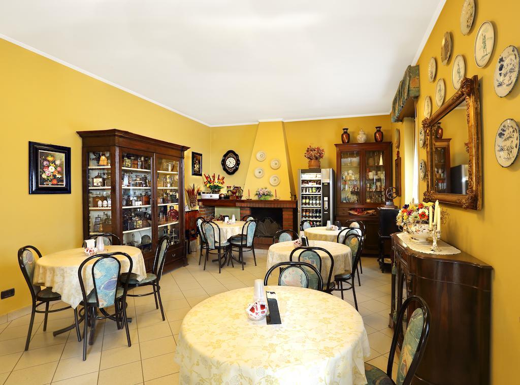 Albergo Il Gufo Парма Екстериор снимка