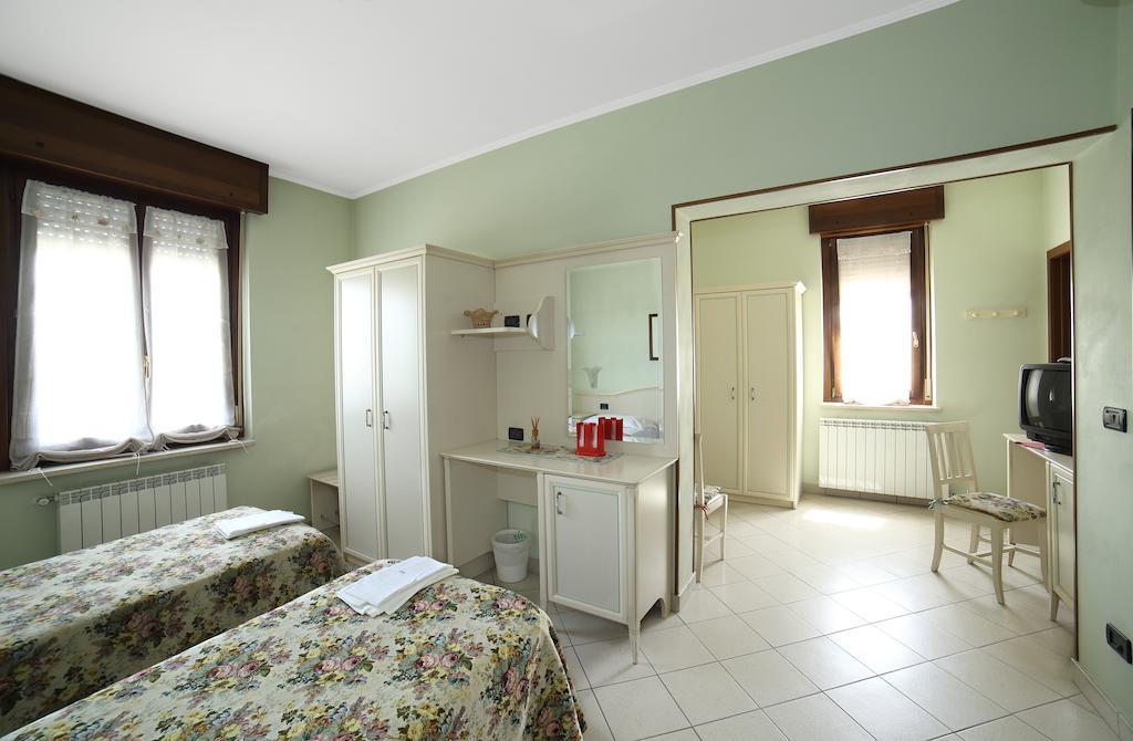 Albergo Il Gufo Парма Екстериор снимка