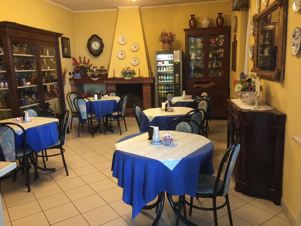 Albergo Il Gufo Парма Екстериор снимка