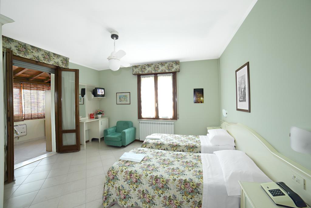 Albergo Il Gufo Парма Стая снимка