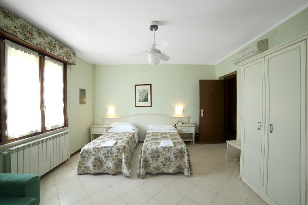 Albergo Il Gufo Парма Екстериор снимка